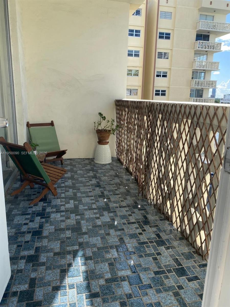 IMPERIAL TOWERS CONDO - Residential