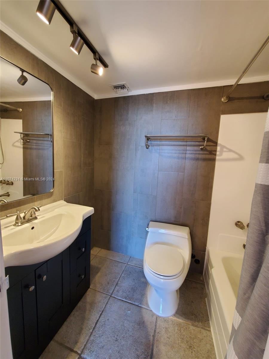 VECINO DEL MAR CONDO - Residential Lease
