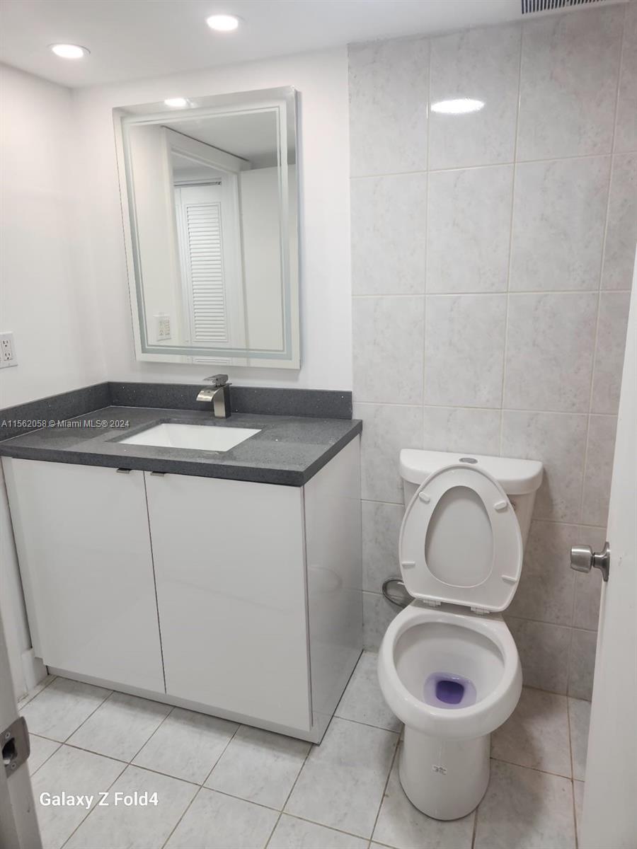 WILSHIRE CONDO - Residential Lease