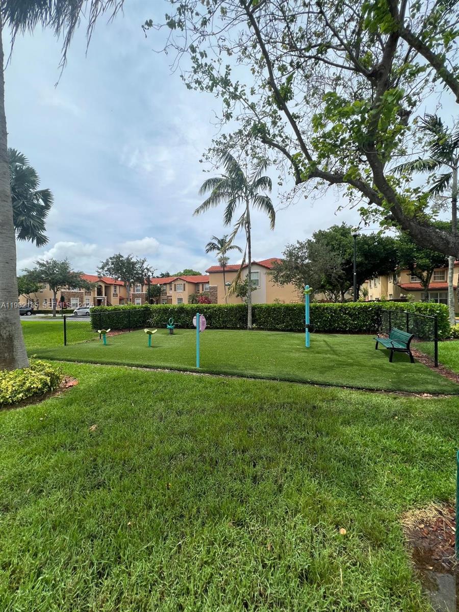 VILLAS AT CARMEL CONDO - Residential