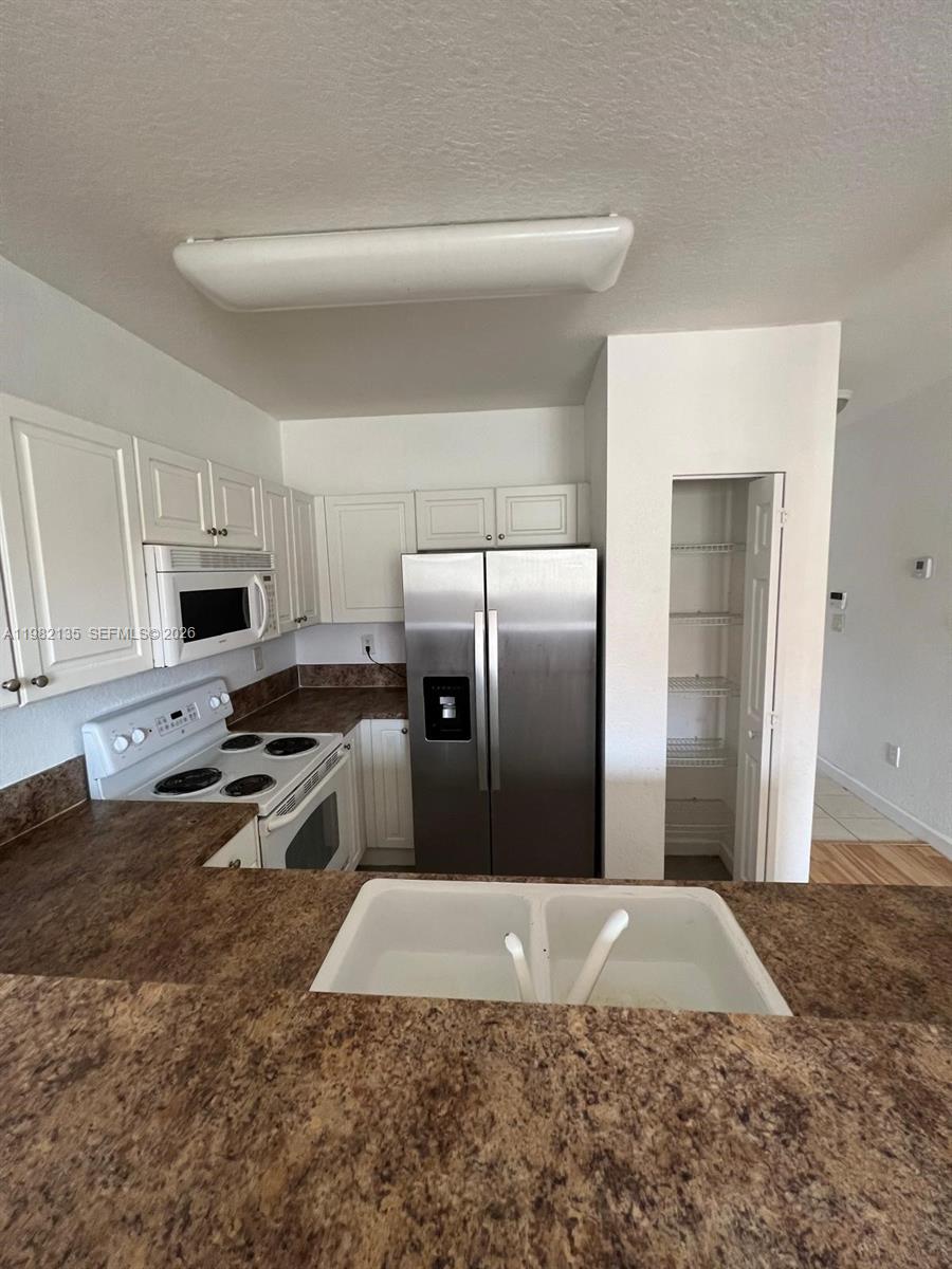 VILLAS AT CARMEL CONDO - Residential