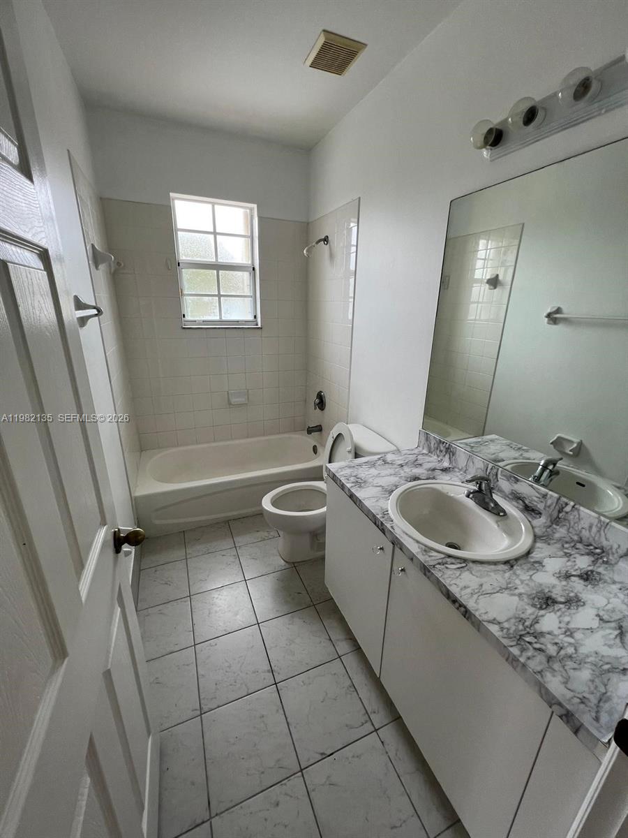 VILLAS AT CARMEL CONDO - Residential