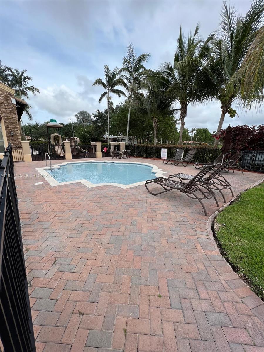 VILLAS AT CARMEL CONDO - Residential