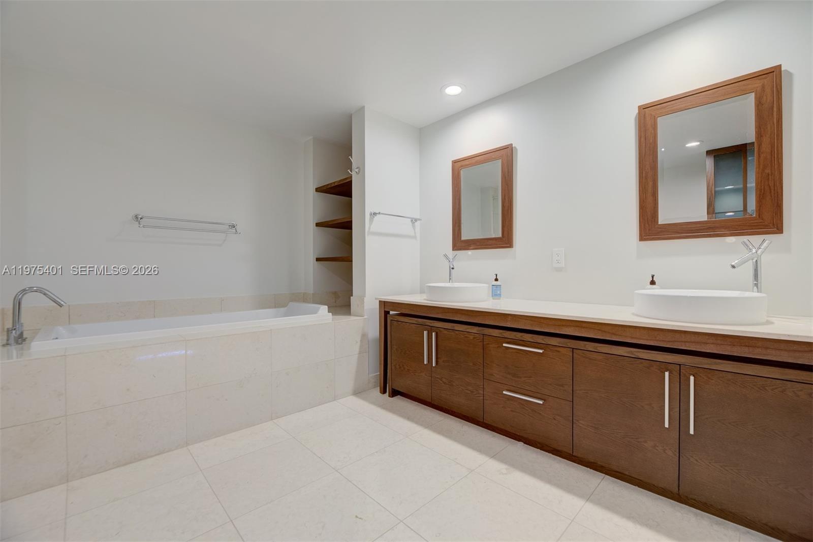 ICONBRICKELL CONDO NO 1 - Residential