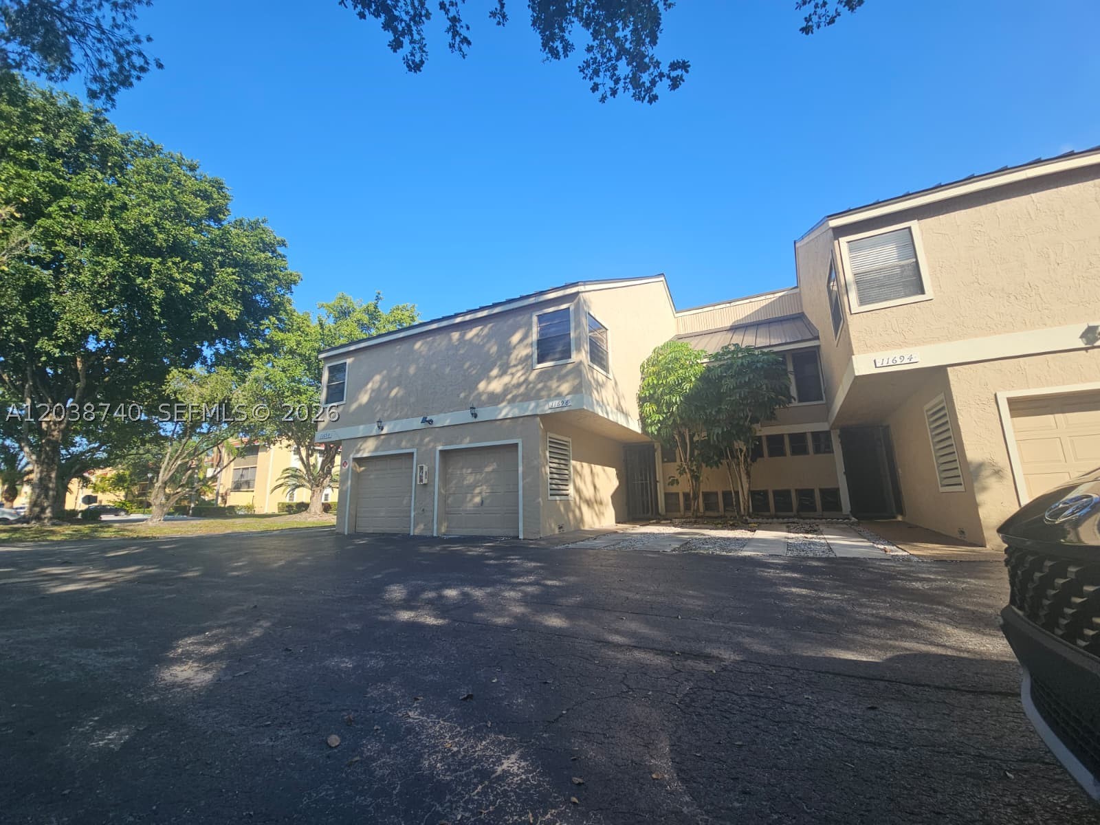 Beautiful and well-maintained townhouse available for rent featuring 3 bedrooms, 2.5 bathrooms, and a 1-car garage plus one additional parking space. This spacious home offers a functional layout, comfortable living areas, and plenty of natural light. Conveniently located near shopping, dining, schools, and major highways. Move-in ready and perfect for families seeking comfort and convenience. Don't miss this great rental opportunity!