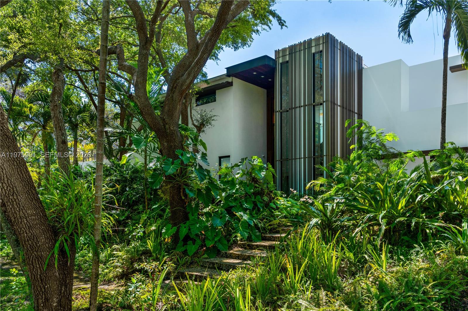TOWN & RANCH ESTS - Residential
