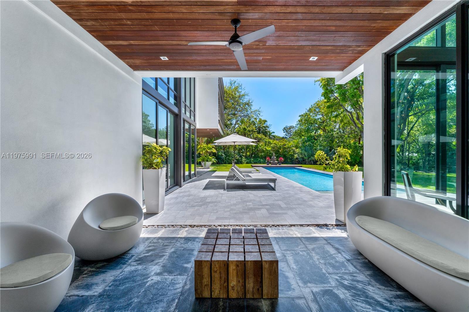 TOWN & RANCH ESTS - Residential