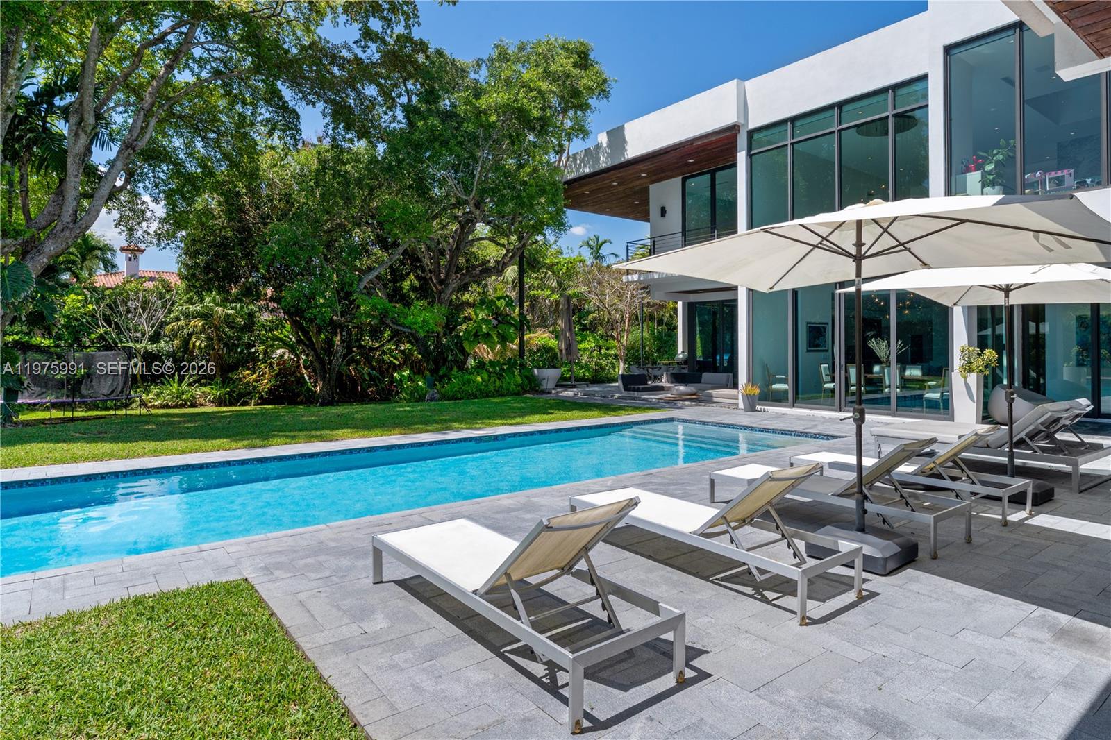 TOWN & RANCH ESTS - Residential