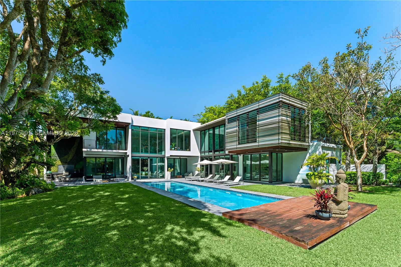 TOWN & RANCH ESTS - Residential