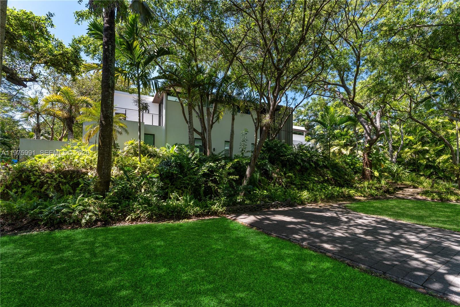 TOWN & RANCH ESTS - Residential