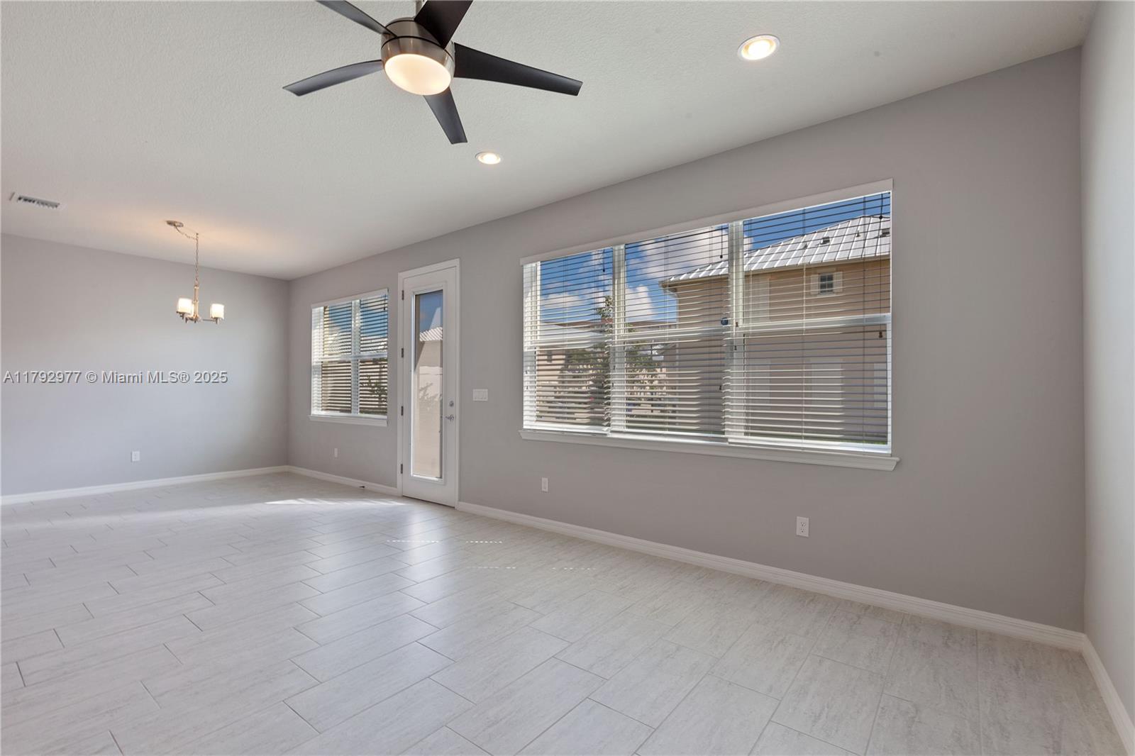 PARKVIEW AT HILLCREST - Residential Lease