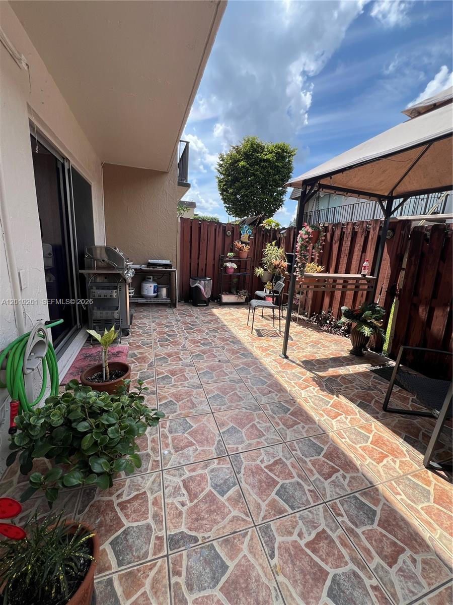 UNIVERSITY TRAIL CONDO - Residential