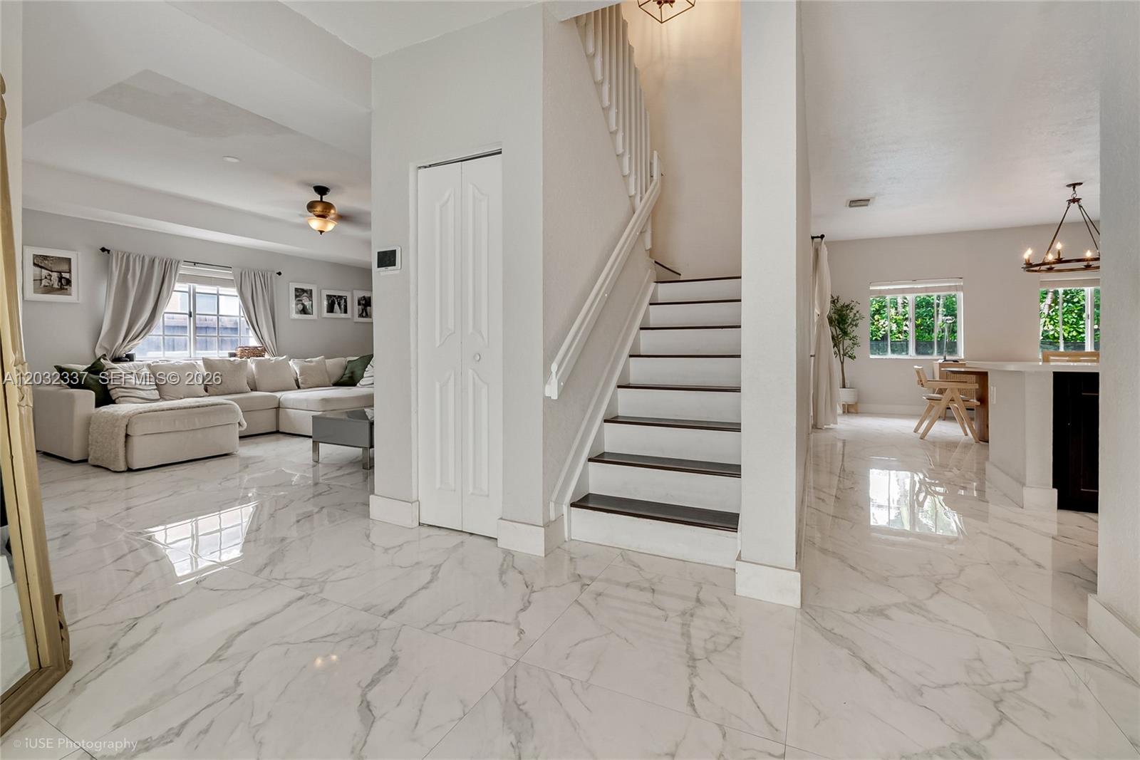 MIRENS PLACE - Residential