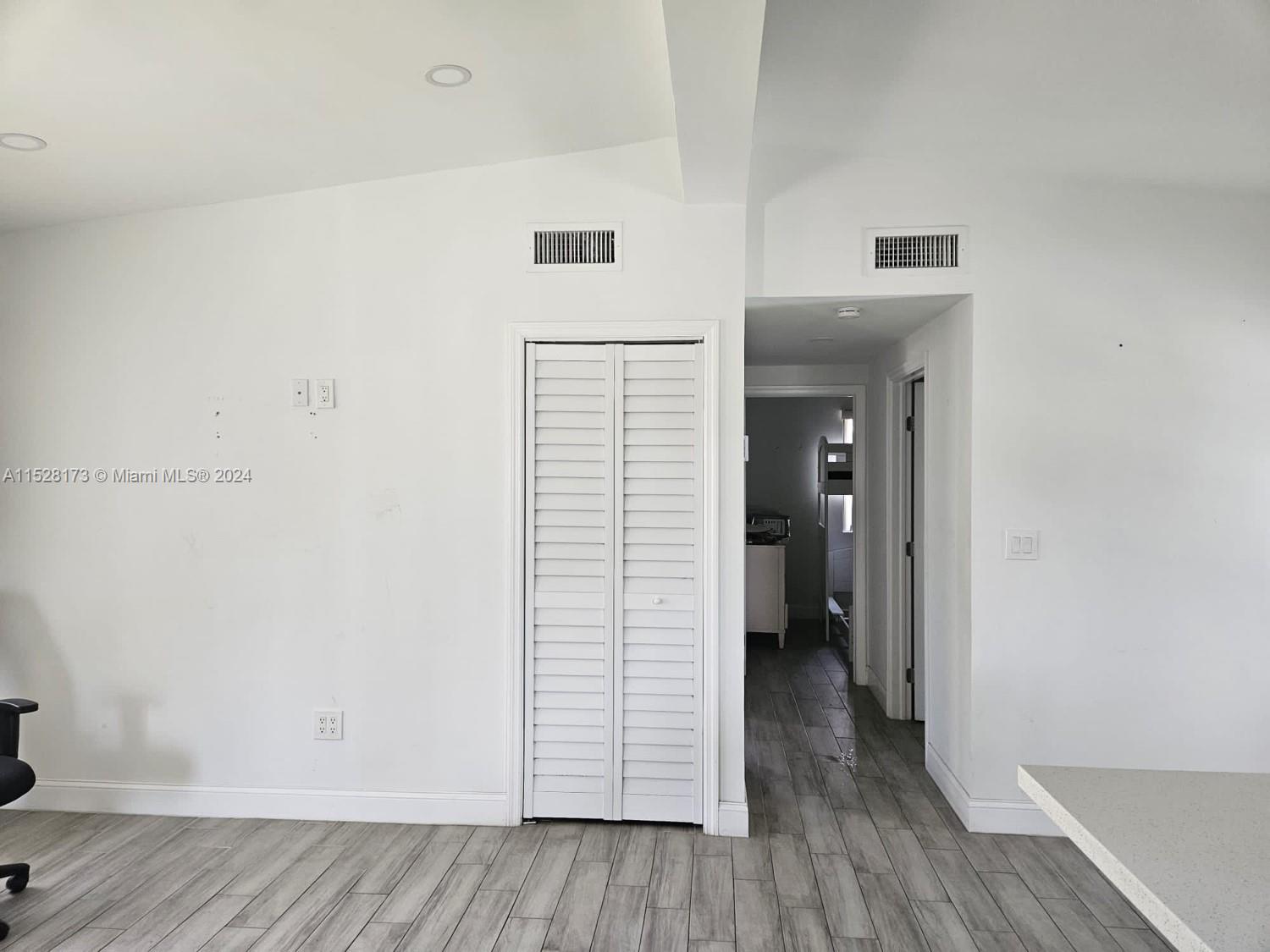 WESTWOOD LAKE 2ND ADDN - Residential Lease
