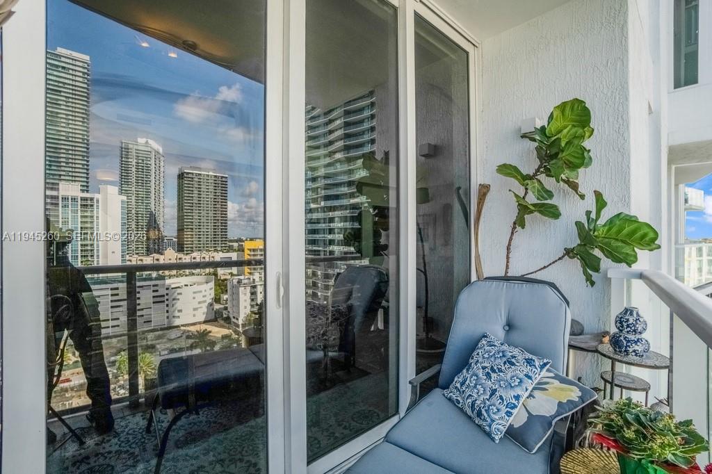 THE CRIMSON CONDO - Residential