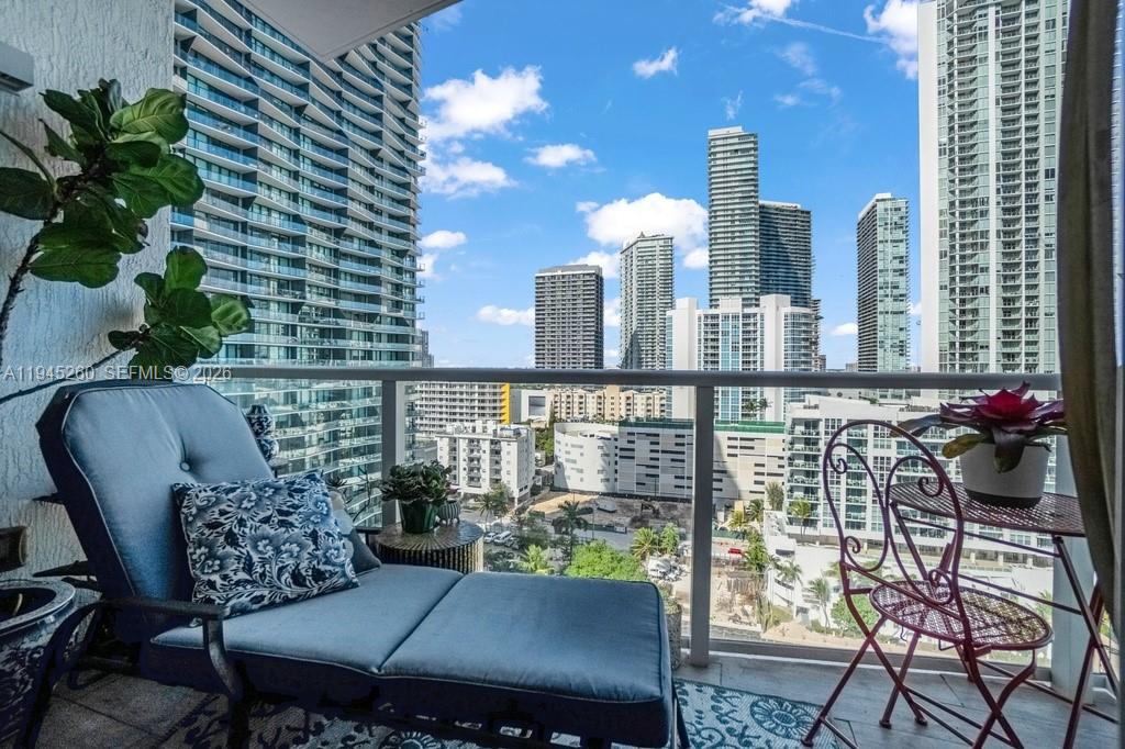 THE CRIMSON CONDO - Residential
