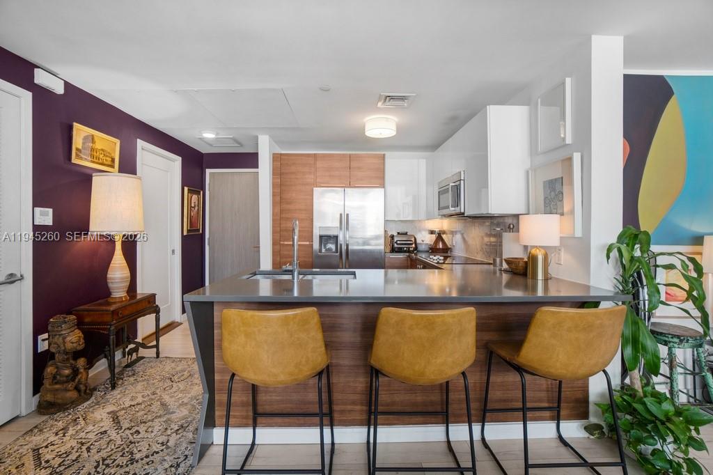 THE CRIMSON CONDO - Residential