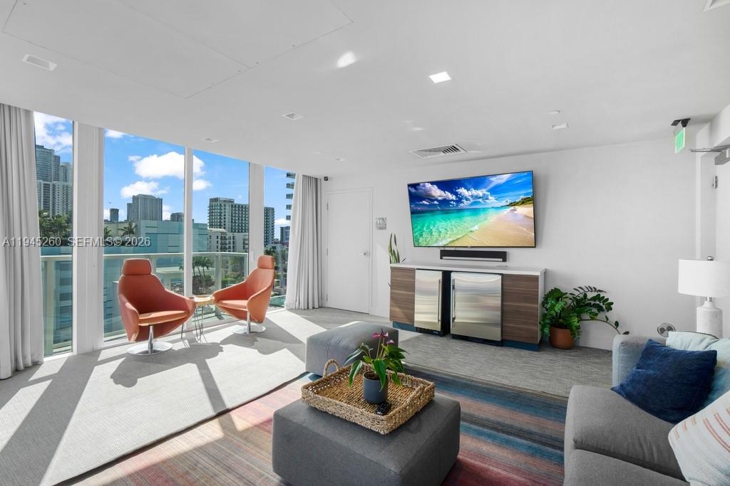 THE CRIMSON CONDO - Residential