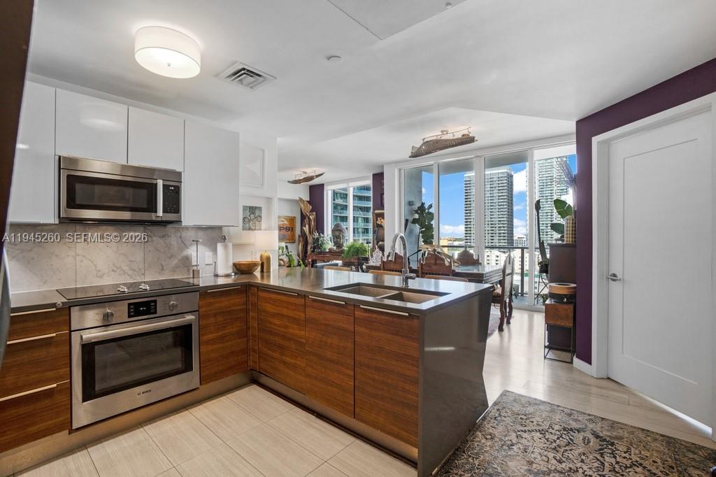 THE CRIMSON CONDO - Residential