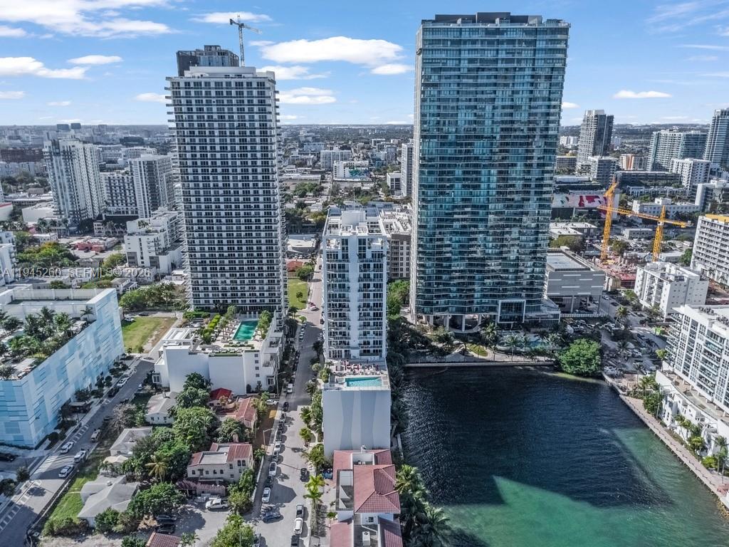THE CRIMSON CONDO - Residential