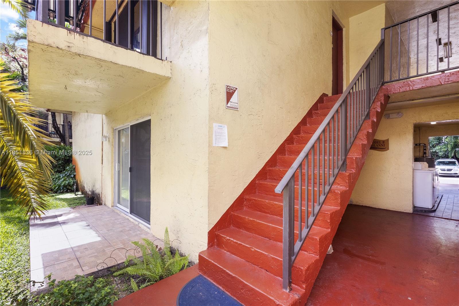 LOS PALACIOS BY MIAMI LAKE - Residential