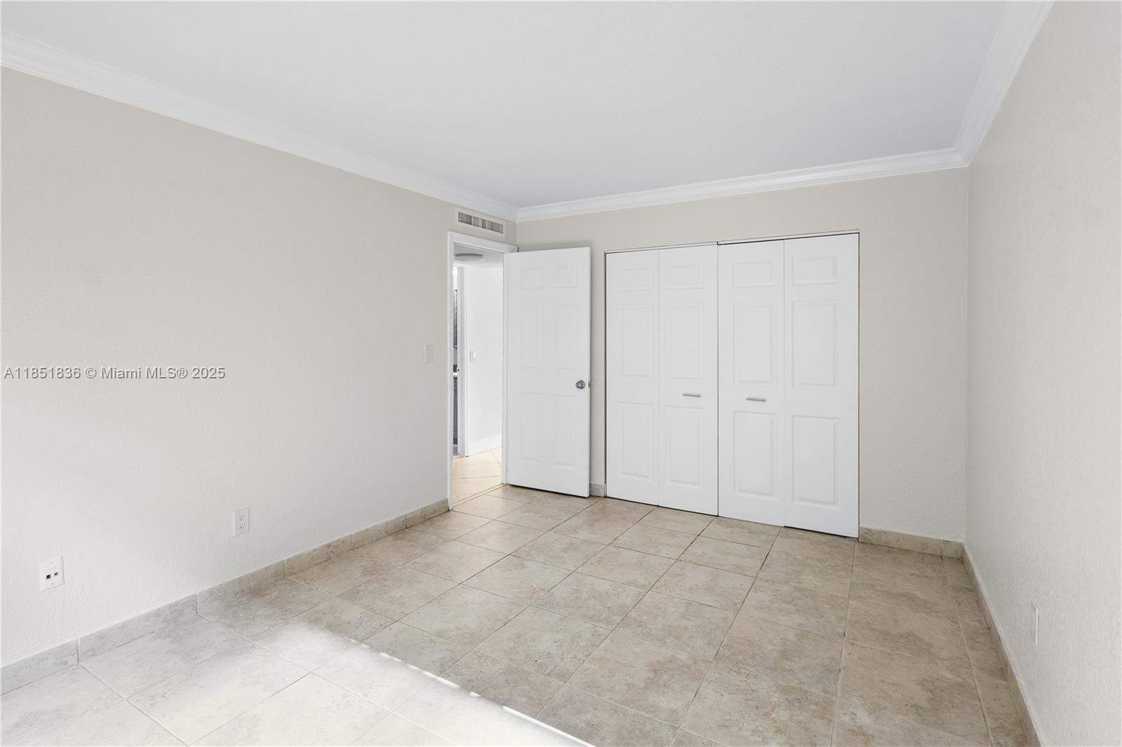 LOS PALACIOS BY MIAMI LAKE - Residential