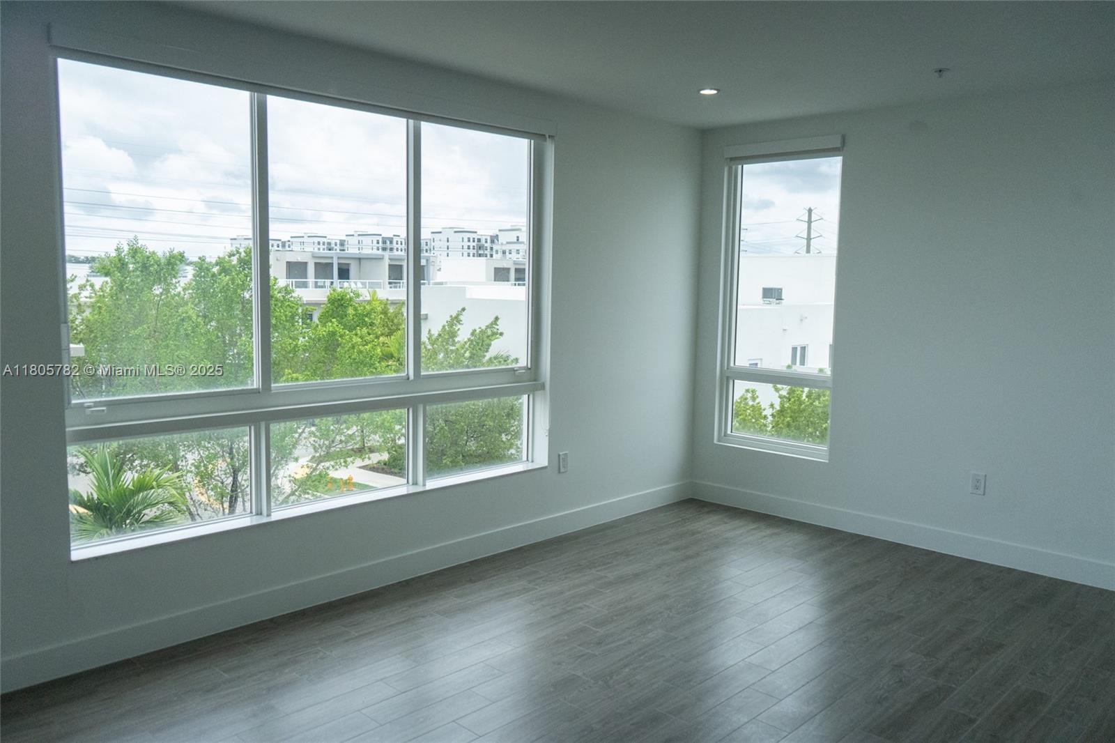 LANDMARK AT DORAL - Residential Lease