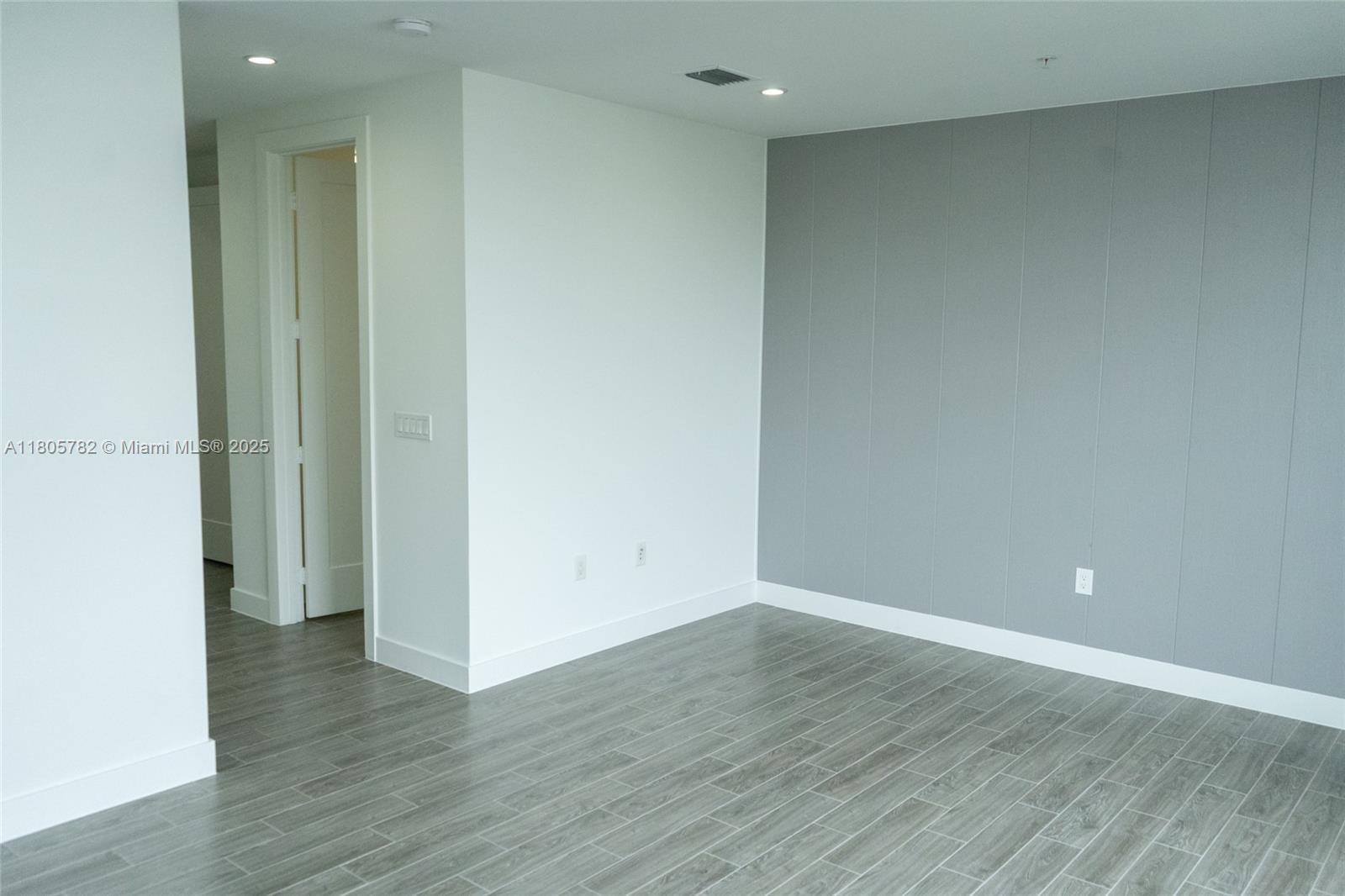 LANDMARK AT DORAL - Residential Lease