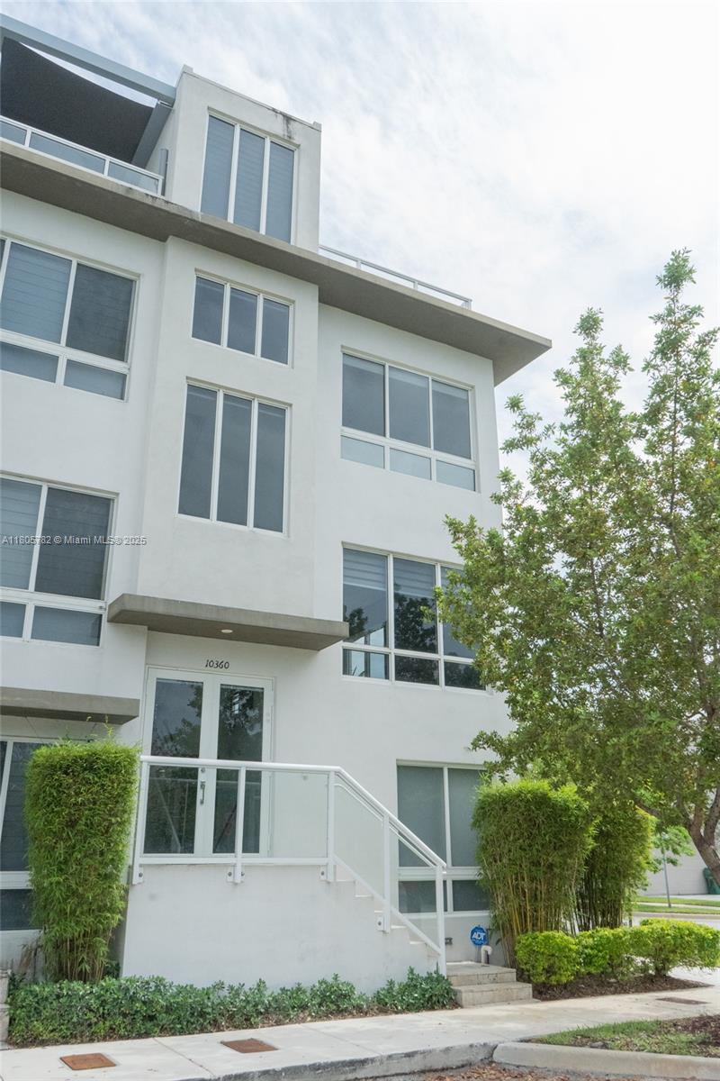 LANDMARK AT DORAL - Residential Lease