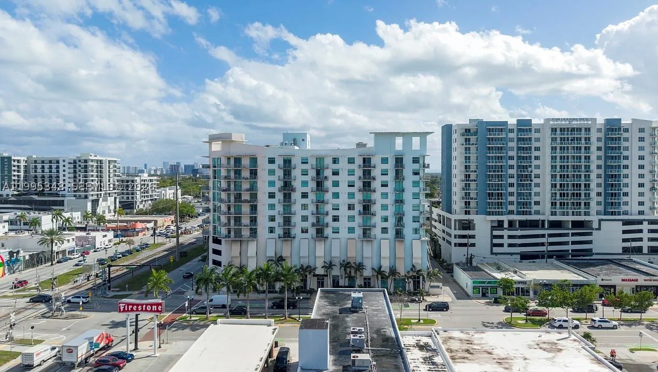 HOLLYWOOD STATION RES CON - Residential