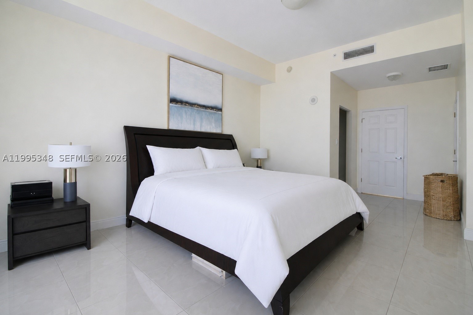 HOLLYWOOD STATION RES CON - Residential