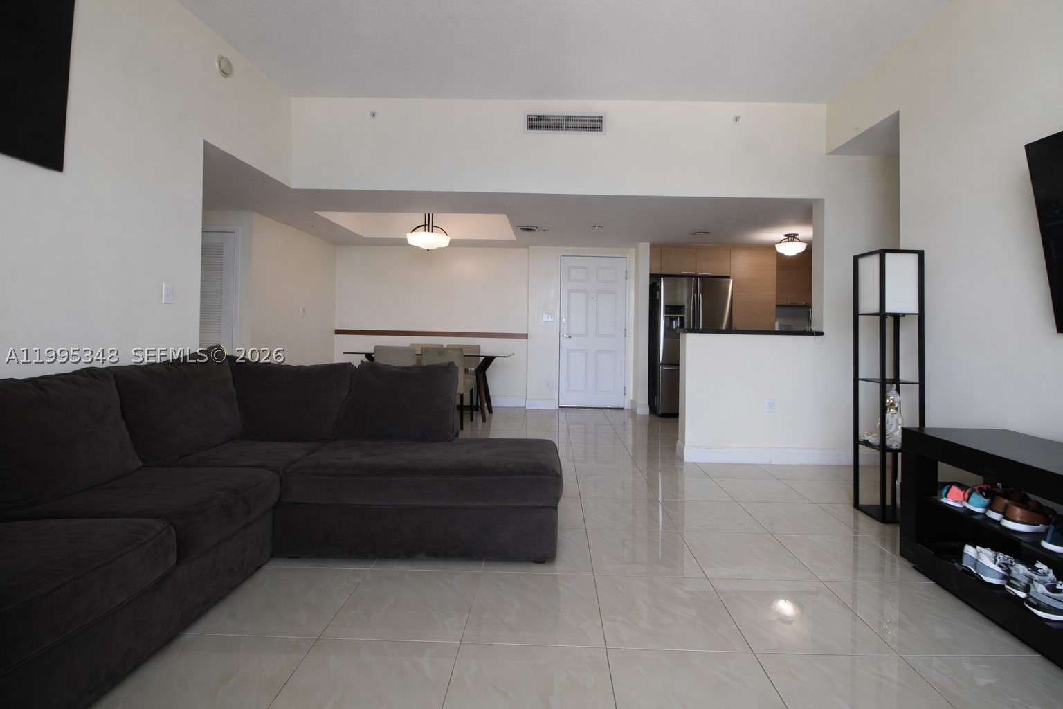 HOLLYWOOD STATION RES CON - Residential