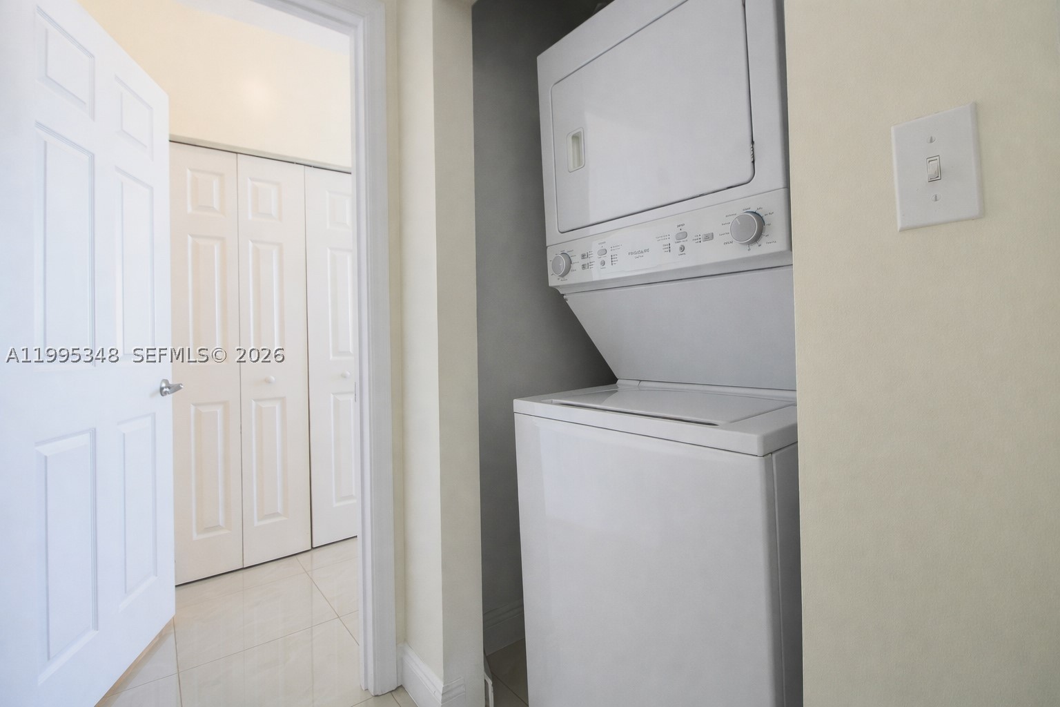 HOLLYWOOD STATION RES CON - Residential