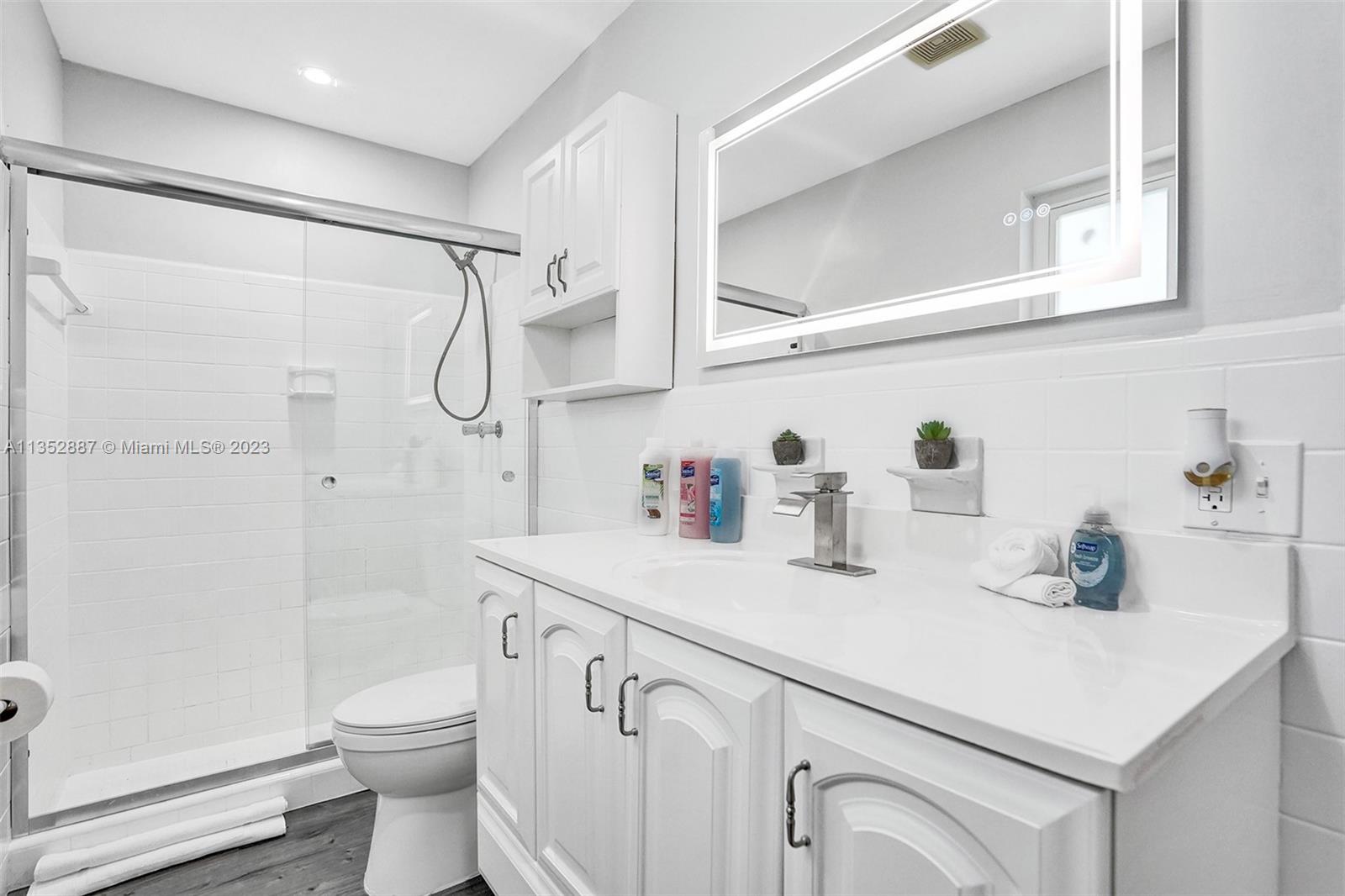 HOLLYWOOD HILLS AMEN PLAT - Residential Lease