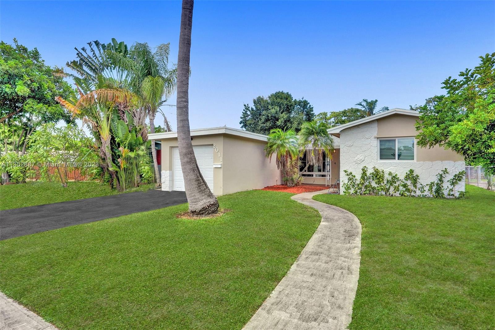 HOLLYWOOD HILLS AMEN PLAT - Residential Lease