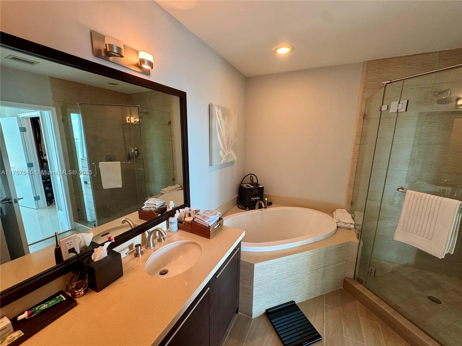 ELOQUENCE ON THE BAY COND - Residential