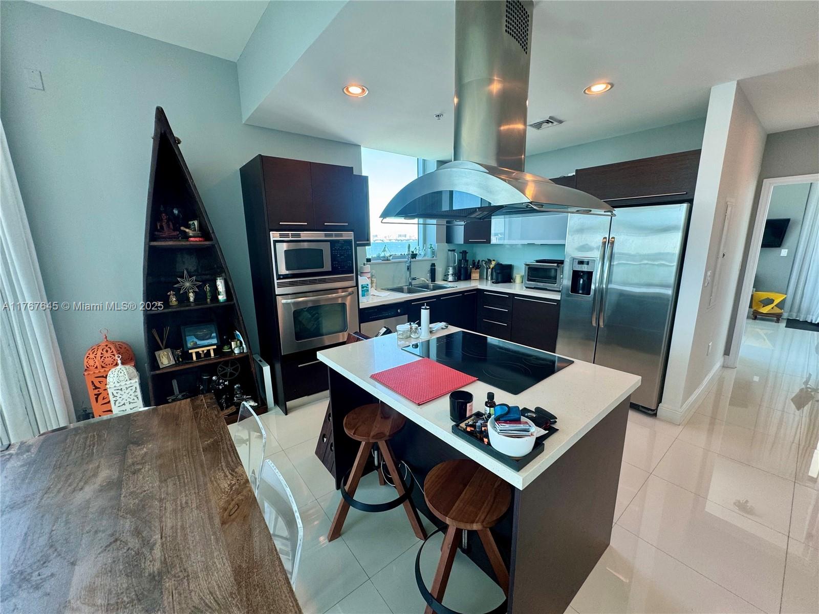 ELOQUENCE ON THE BAY COND - Residential