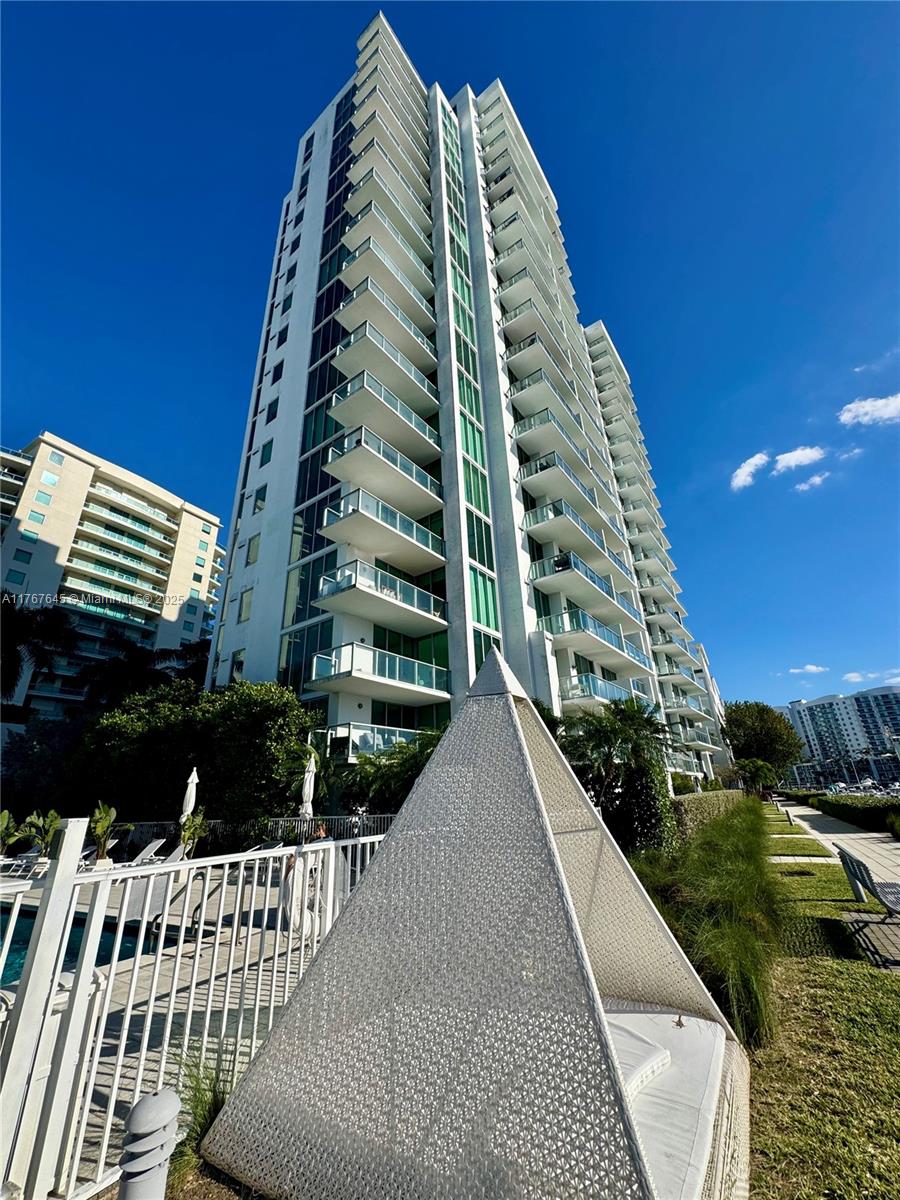 ELOQUENCE ON THE BAY COND - Residential