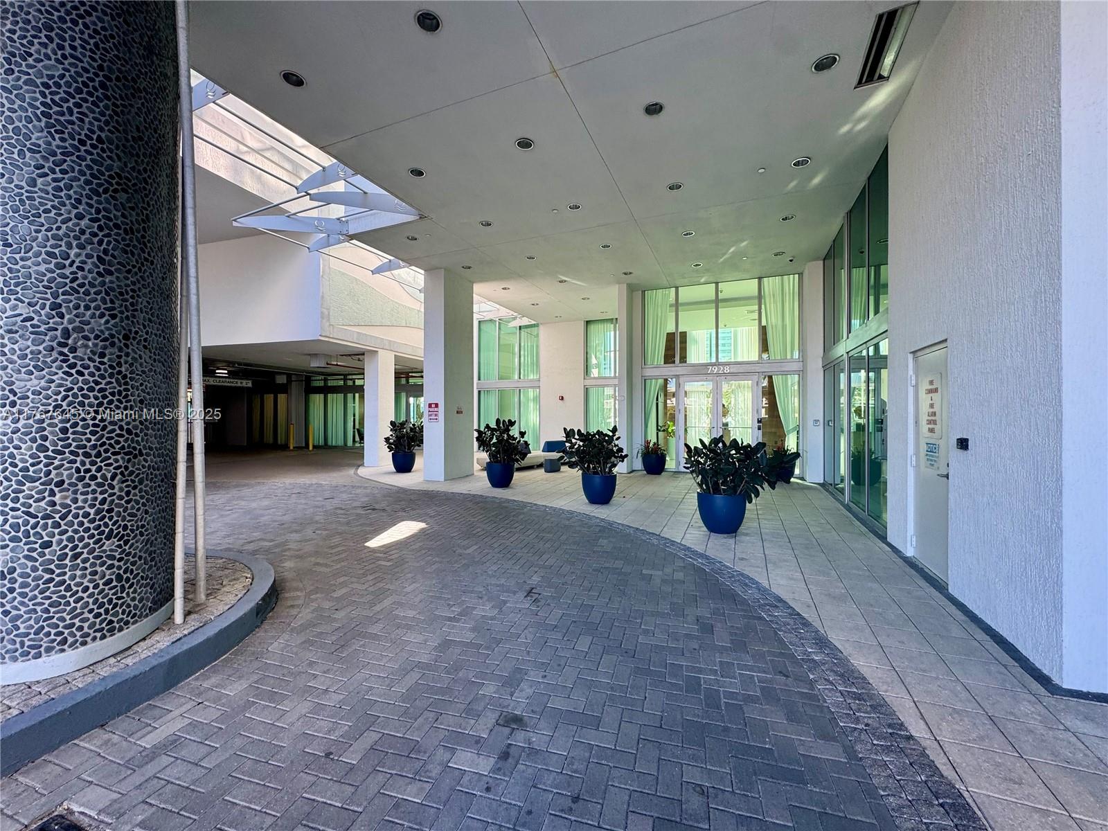 ELOQUENCE ON THE BAY COND - Residential