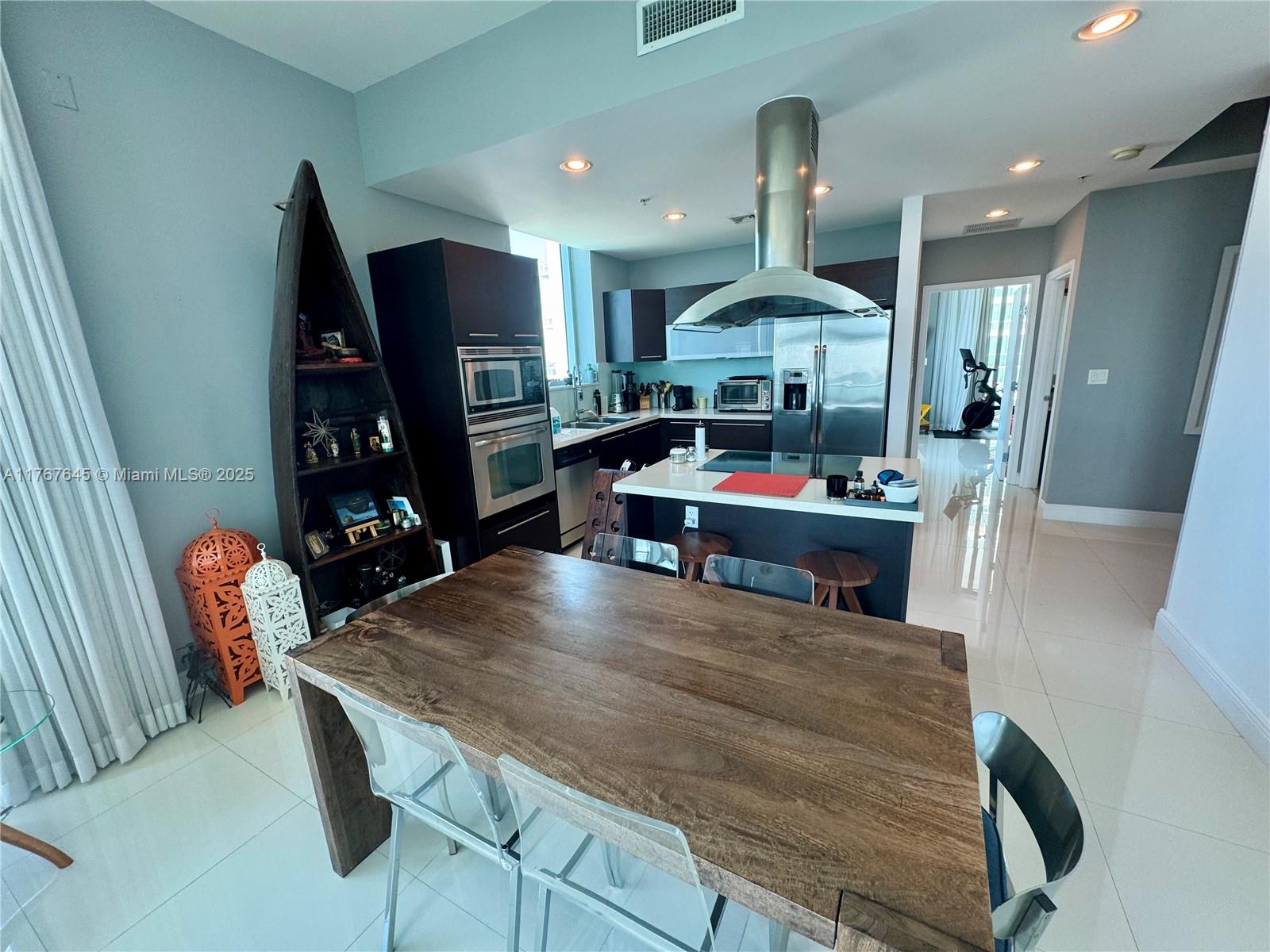 ELOQUENCE ON THE BAY COND - Residential