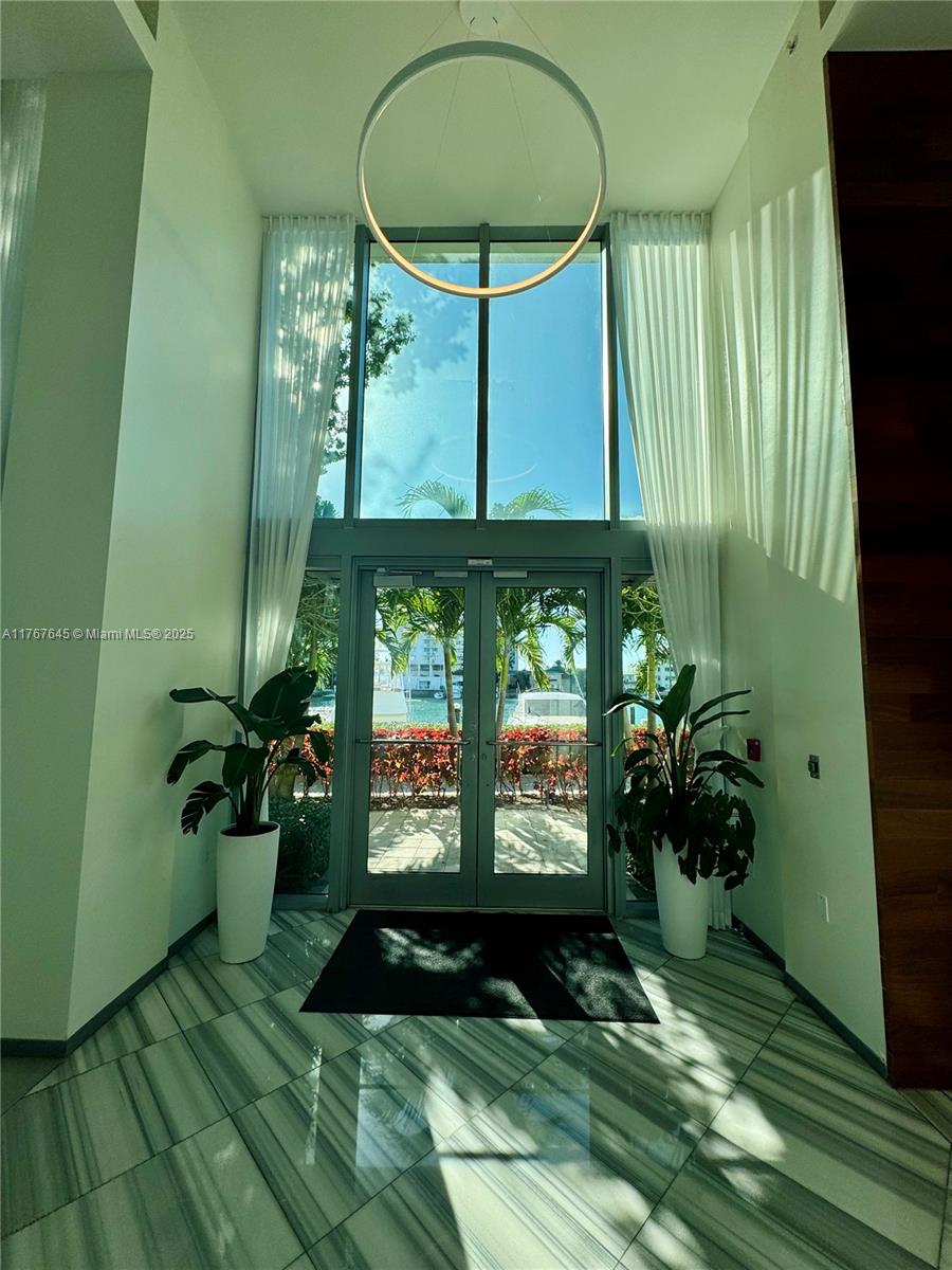 ELOQUENCE ON THE BAY COND - Residential