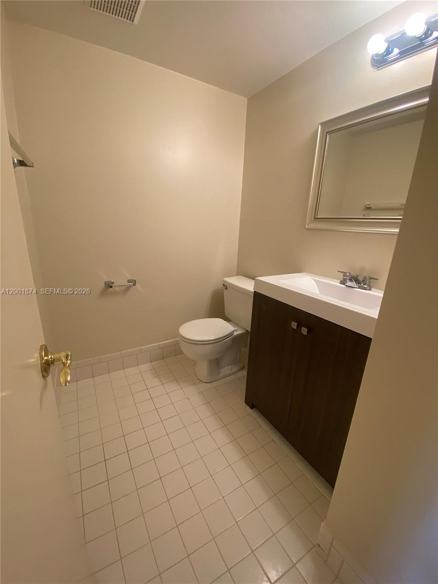 KINGSLEY AT CENTURY VILLA - Residential Lease