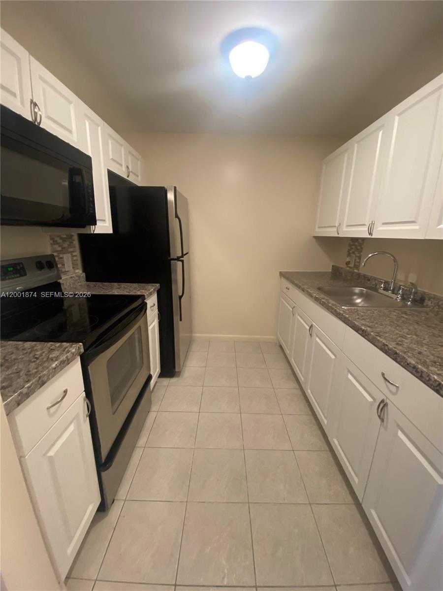 +55 Community Century village. One bedroom one and 1/2 bathroom, laminate floors all throughout. Remodeled kitchen and bathrooms, stainless steel appliances. Garden views from balcony. Resort style Club House, theatre, indoor/outdoor pools, gym, billiard room, card room, tennis courts, pickleball, clubs and activities. Free shuttle. No pets, no smoking allowed. Close to I-75, shopping and more. Rent includes cable, wifi and water.