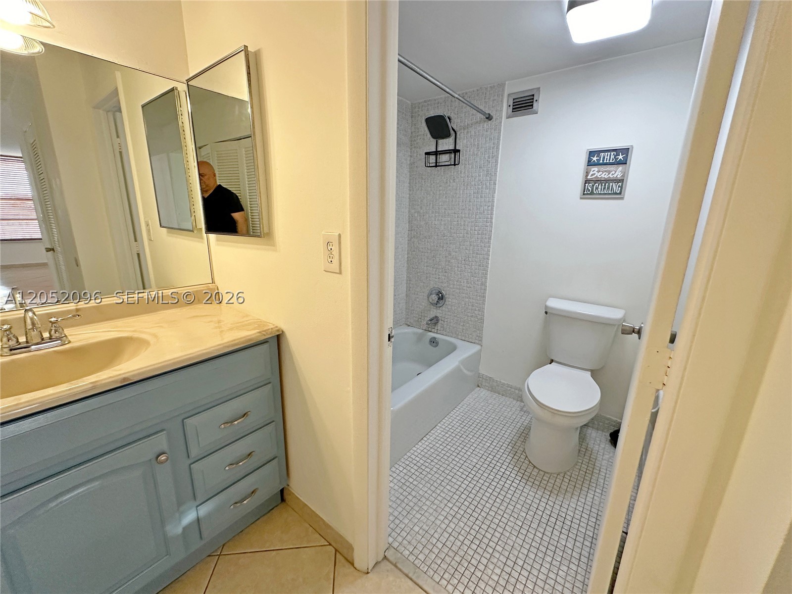 HALLMARK OF HOLLYWOOD COND - Residential Lease