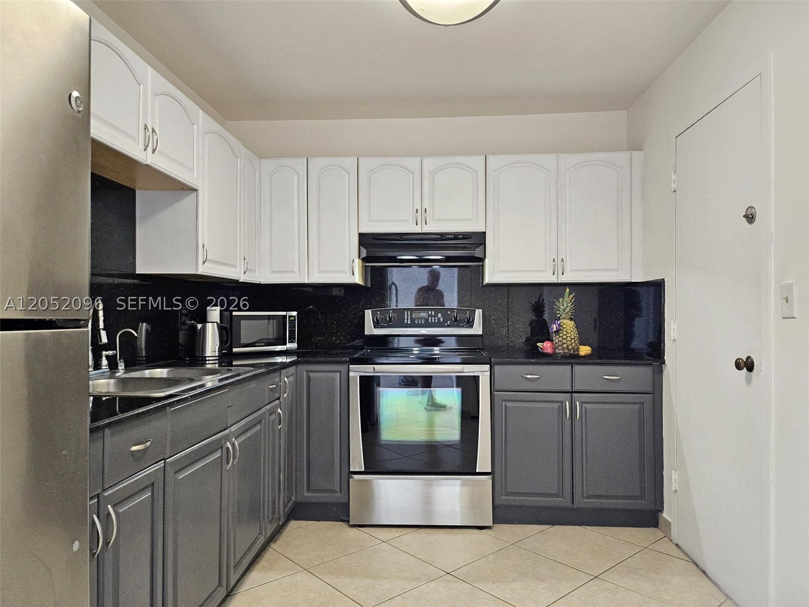 HALLMARK OF HOLLYWOOD COND - Residential Lease