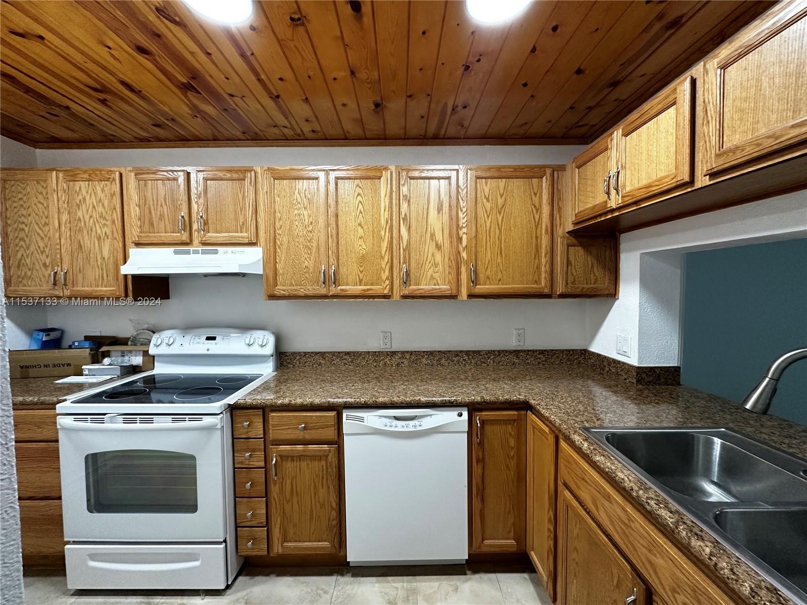 POINCIANA 1 OF PINE ISLAN - Residential Lease