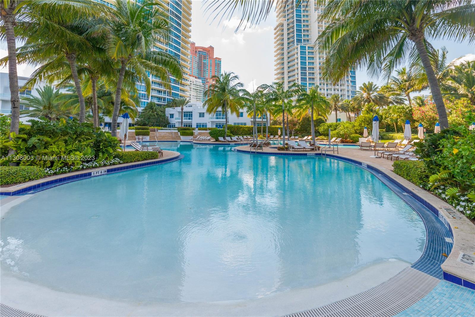 CONTINUUM ON SOUTH BEACH - Residential