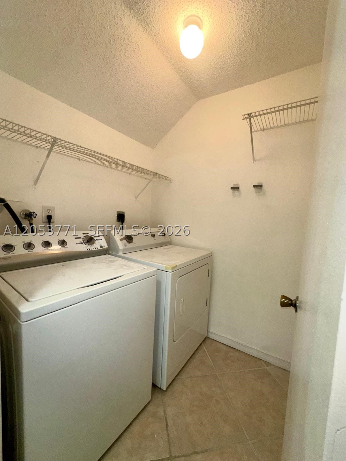 CARIBE LAKES PHASE I - Residential Lease
