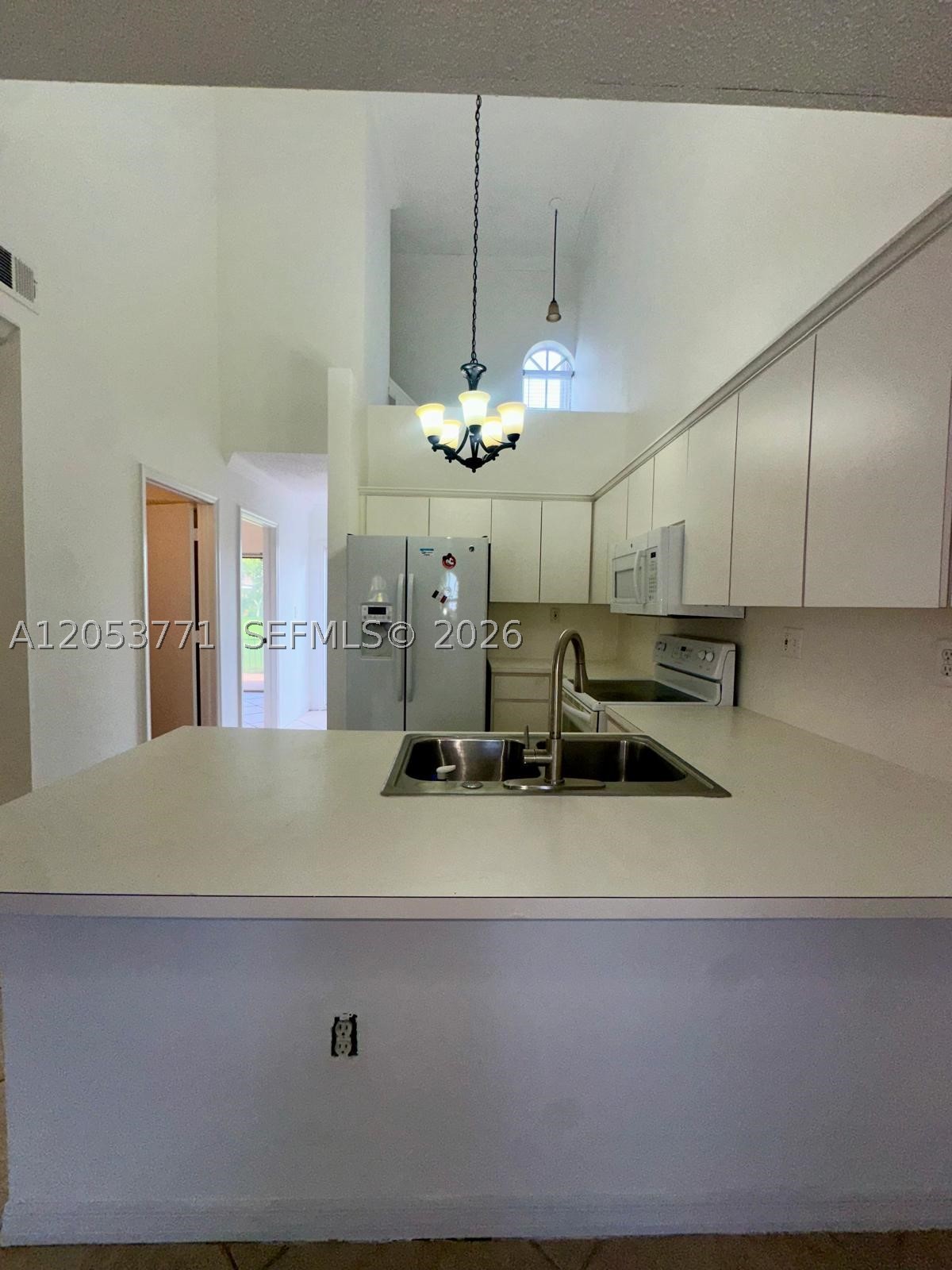 CARIBE LAKES PHASE I - Residential Lease