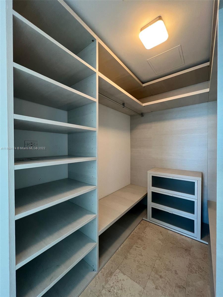 REACH CONDO - Residential